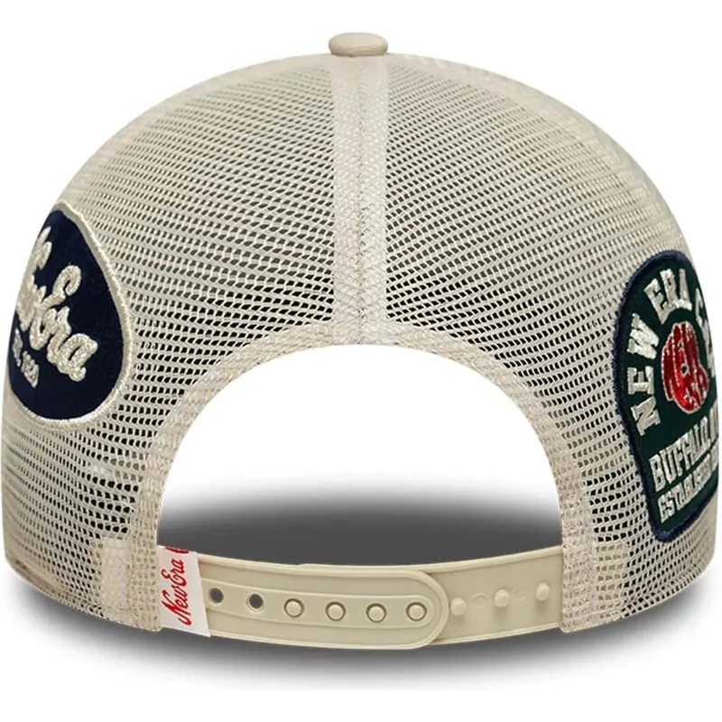 shapka-izvita-bezhov-snapbek-9forty-m-crown-ot-new-era