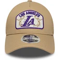 shapka-izvita-bezhov-snapback-9forty-m-crown-a-frame-na-los-angeles-lakers-nba-ot-new-era