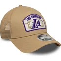 shapka-izvita-traker-bezhov-snapbek-9forty-m-crown-a-frame-na-los-angeles-lakers-nba-ot-new-era