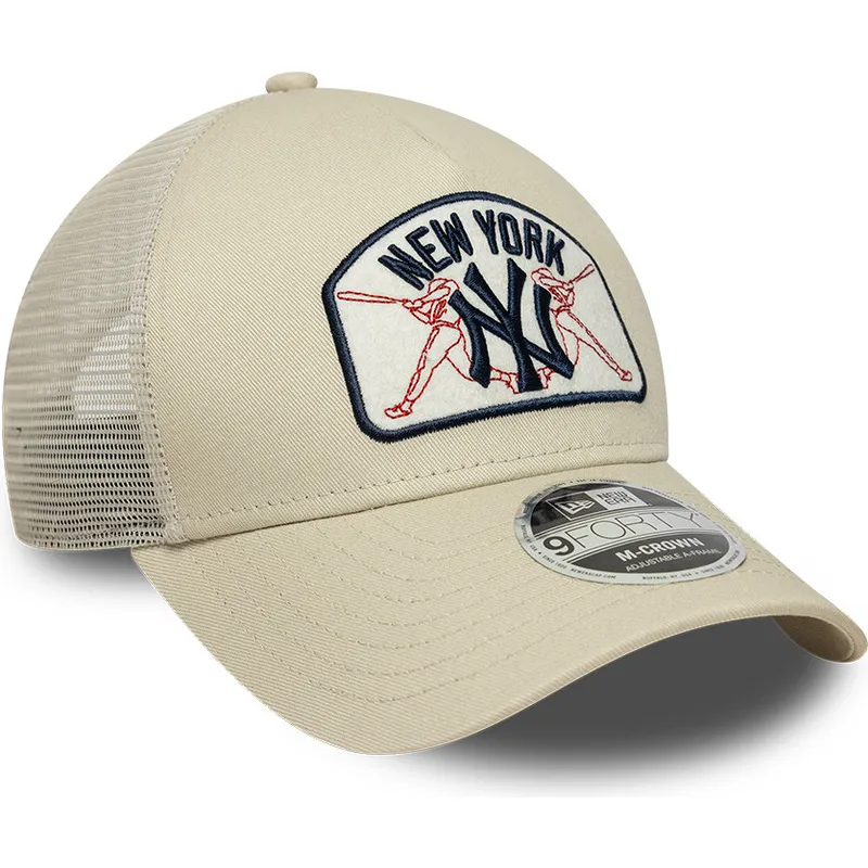 shapka-izvita-traker-bezhov-snapbek-9forty-m-crown-a-frame-na-new-york-yankees-mlb-ot-new-era