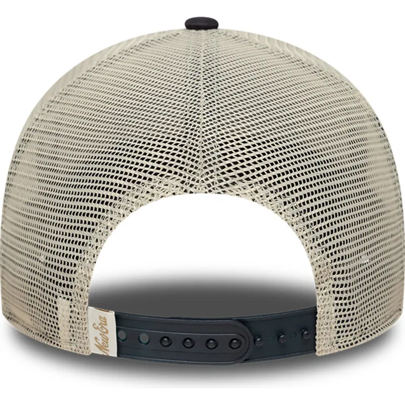 shapka-izvita-traker-bezhov-snapbek-9forty-m-crown-a-frame-ot-new-era
