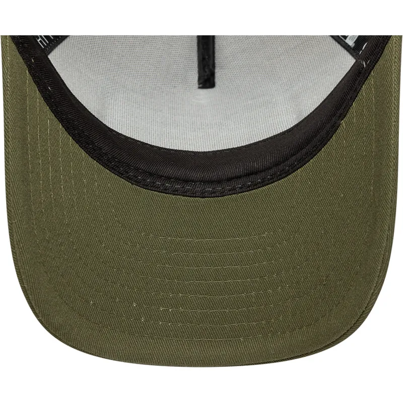 new-era-9forty-m-crown-a-frame-beige-and-green-trucker-hat