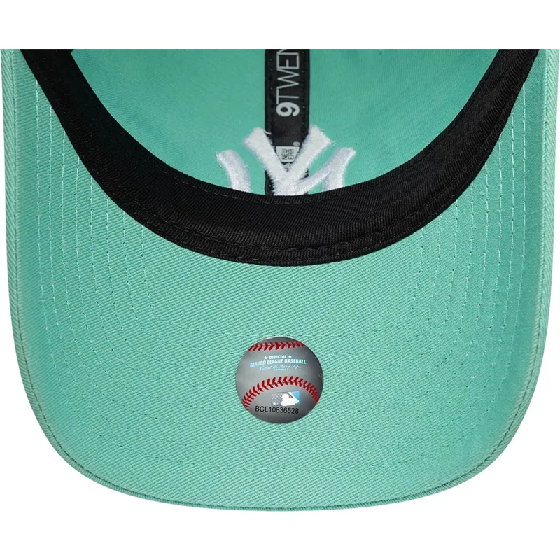 shapka-izvita-zelena-reguliruem-9twenty-league-essential-na-new-york-yankees-mlb-ot-new-era