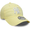 gorra-curva-amarilla-claro-ajustable-9twenty-league-essential-de-new-york-yankees-mlb-de-new-era