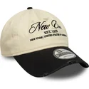 buet-beige-og-sort-justerbar-kasket-9twenty-wash-distress-a-frame-fra-new-era