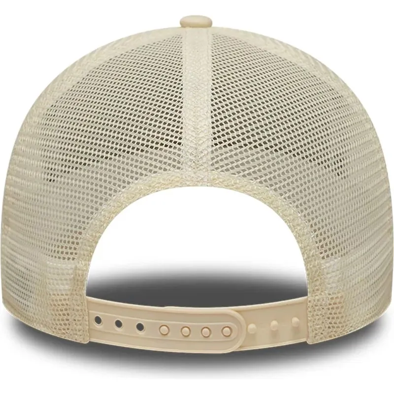 gorra-trucker-beige-con-logo-beige-a-frame-outline-de-new-york-yankees-mlb-de-new-era