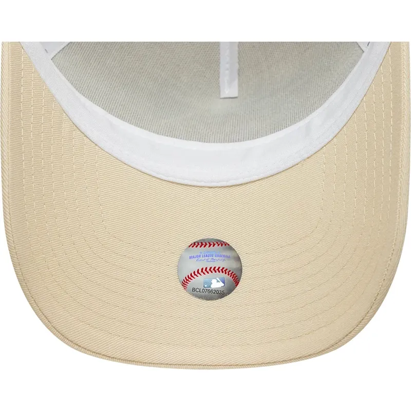 casquette-trucker-beige-avec-logo-beige-a-frame-outline-new-york-yankees-mlb-new-era
