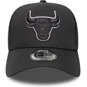 schwarze-trucker-cap-mit-schwarzem-logo-a-frame-outline-der-chicago-bulls-nba-von-new-era