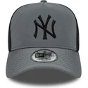 shapka-izvita-siv-snapbek-cheren-a-frame-sport-na-new-york-yankees-mlb-ot-new-era