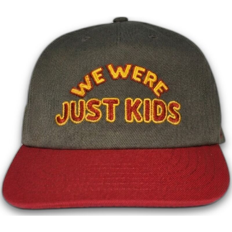 gra-og-rod-buet-kasket-snapback-just-kids-the-retro-fra-homenage