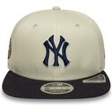 gorra-plana-beige-snapback-con-logo-azul-marino-9fifty-original-fit-world-series-de-new-york-yankees-mlb-de-new-era