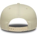 new-era-ploska-kozirka-tmnosino-logo-9fifty-original-fit-world-series-new-york-yankees-mlb-bezhova-shapka-s-ploska-kozirka