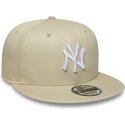 new-era-ploska-kozirka-byalo-logo-9fifty-league-essential-new-york-yankees-mlb-bezhova-shapka-s-tik-tak-zakopchavane