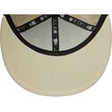 shapka-ploska-bezhov-snapbek-9fifty-league-essential-na-new-york-yankees-mlb-ot-new-era