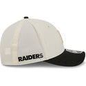 new-era-izvita-kozirka-9forty-m-crown-training-pack-2026-las-vegas-raiders-nfl-bezhova-i-cherna-shapka-s-tik-tak-zakopchavane