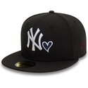 shapka-ploska-cherna-prilepnala-59fifty-heart-icon-na-new-york-yankees-mlb-ot-new-era