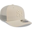 shapka-izvita-traker-bezhov-snapbek-9seventy-stretch-snap-color-pack-na-new-york-yankees-mlb-ot-new-era