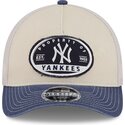 shapka-izvita-traker-mnogocveten-snapbek-9forty-m-crown-a-frame-fray-na-new-york-yankees-mlb-ot-new-era