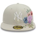 shapka-ploska-bezhov-prilepnala-59fifty-floral-na-new-york-yankees-mlb-ot-new-era