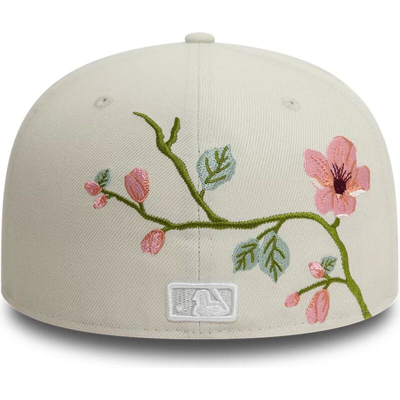 shapka-ploska-bezhov-prilepnala-59fifty-floral-na-new-york-yankees-mlb-ot-new-era
