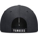 shapka-izvita-tmnosin-reguliruema-za-deca-dri-fit-club-structured-na-new-york-yankees-mlb-ot-nike