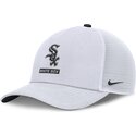 shapka-izvita-byala-snapbek-primetime-dri-fit-rise-structured-na-chicago-white-sox-mlb-ot-nike