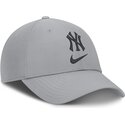 shapka-izvita-siv-reguliruema-primetime-club-structured-uv-poly-ripstop-na-new-york-yankees-mlb-ot-nike