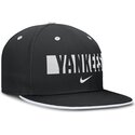 nike-ploska-kozirka-primetime-dri-fit-true-strukturirana-krgla-kozirka-new-york-yankees-mlb-cherna-prilepnala-shapka
