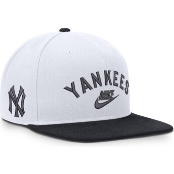 Nike Плоска Козирка Cooperstown Dri-Fit Pro Структурирана Квадратна Козирка Бяла и Тъмносиня Шапка с Тик-так Закопчалка