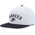 casquette-plate-blanche-et-bleue-marine-snapback-cooperstown-dri-fit-pro-structured-square-bill-nike