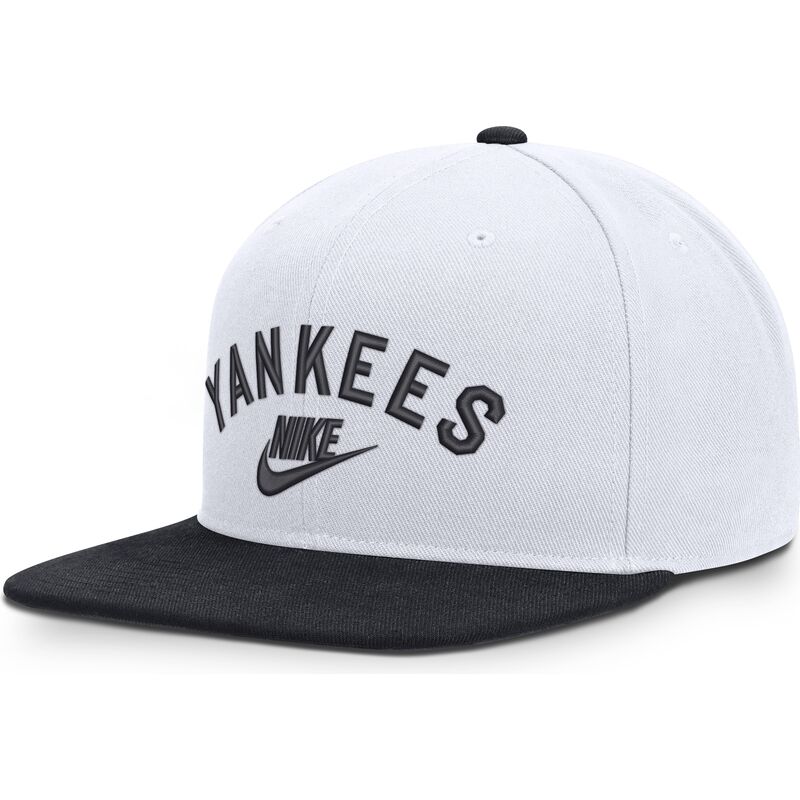 shapka-ploska-byala-snapbek-cooperstown-dri-fit-pro-structured-square-bill-na-new-york-yankees-mlb-ot-nike