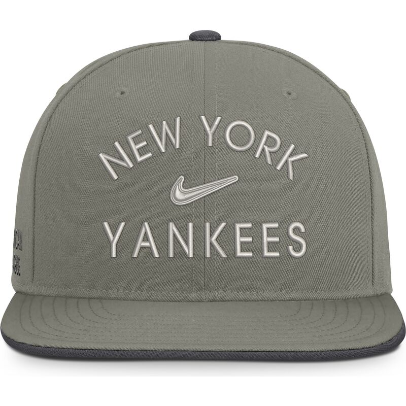 casquette-plate-verte-snapback-dri-fit-pro-structured-square-bill-new-york-yankees-mlb-nike