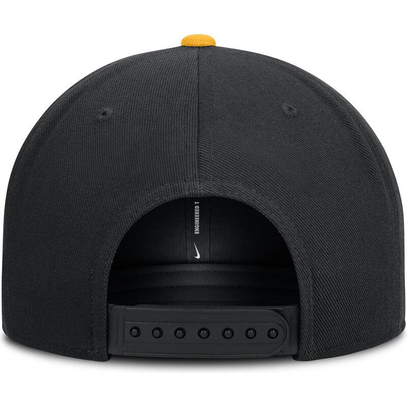nike-ploska-kozirka-dri-fit-pro-strukturirana-kvadratna-kozirka-pittsburgh-pirates-mlb-cherna-i-zhlta-shapka-s-tik-tak-zakopchav