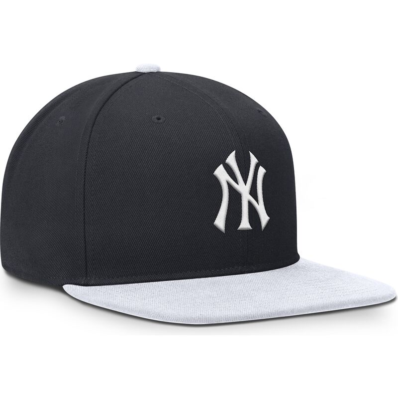 nike-ploska-kozirka-dri-fit-pro-strukturirana-kvadratna-kozirka-new-york-yankees-mlb-tmnosinya-i-byala-shapka-s-tik-tak-zakopcha