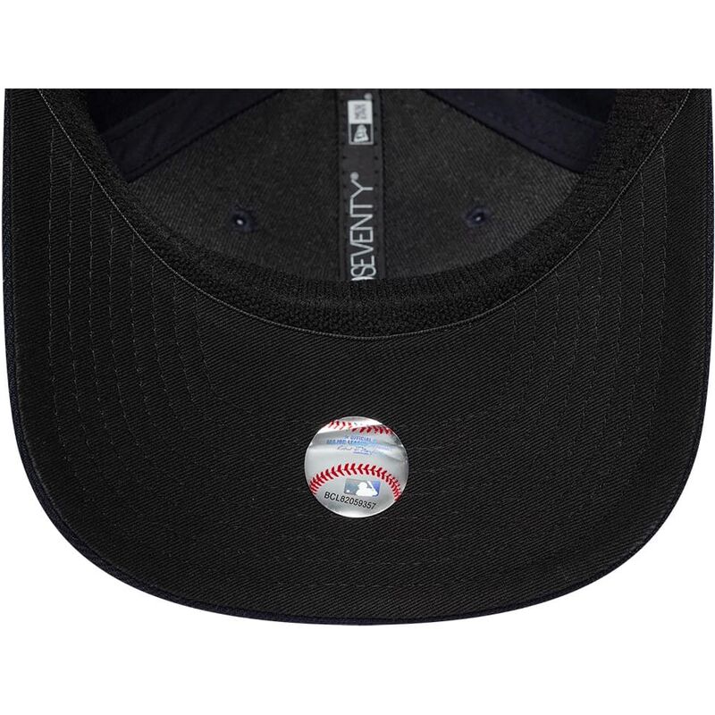 shapka-izvita-tmnosin-snapbek-9seventy-stretch-snap-player-replica-na-boston-red-sox-mlb-ot-new-era