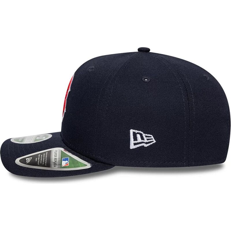 shapka-izvita-tmnosin-snapbek-9seventy-stretch-snap-player-replica-na-boston-red-sox-mlb-ot-new-era