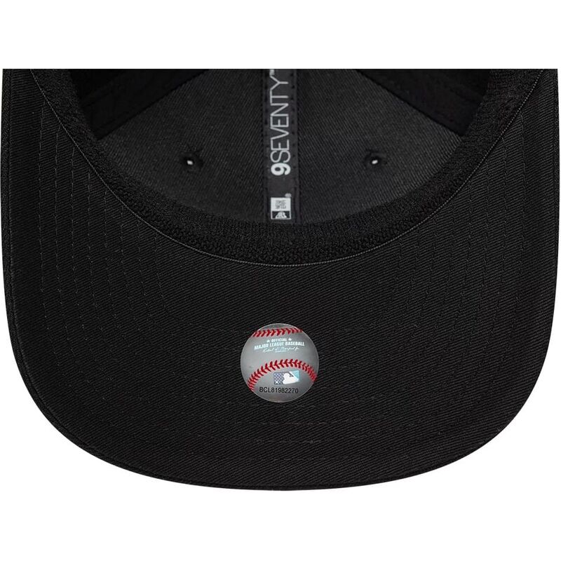 shapka-izvita-cherna-snapbek-9seventy-stretch-snap-player-replica-na-chicago-white-sox-mlb-ot-new-era