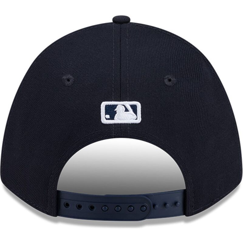 shapka-izvita-tmnosin-snapbek-9forty-m-crown-hall-of-fame-na-new-york-yankees-mlb-ot-new-era shapka-izvita-tmnosin-snapbek-9forty-m-crown-hall-of-fame-na-new-york-yankees-mlb-ot-new-era