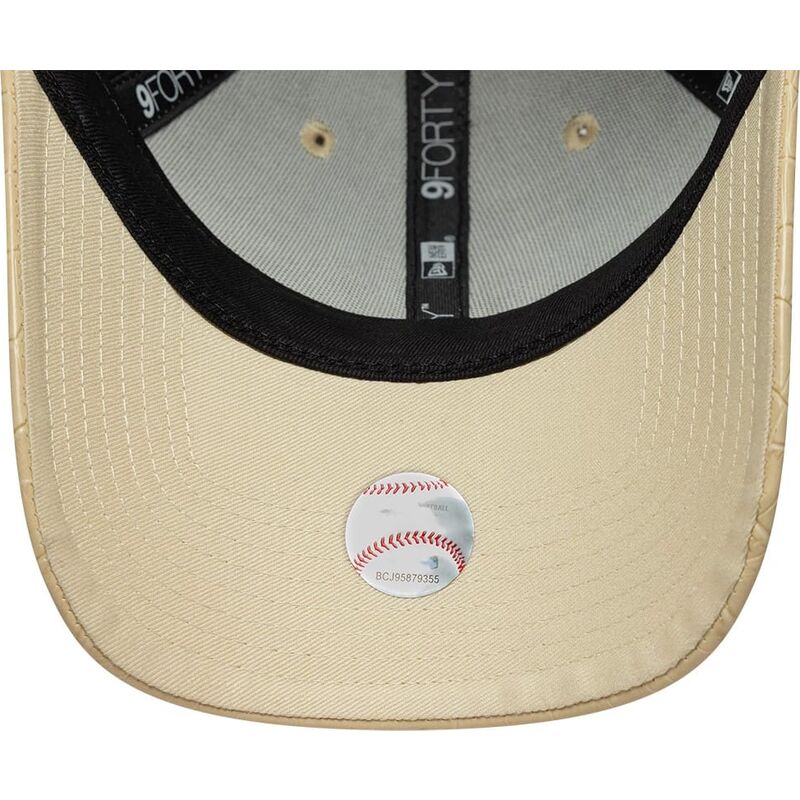 shapka-izvita-bezhov-reguliruem-9forty-pu-pattern-na-new-york-yankees-mlb-ot-new-era