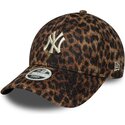 shapka-izvita-leopard-reguliruem-9forty-leopard-cosy-na-new-york-yankees-mlb-ot-new-era