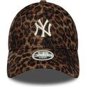shapka-izvita-leopard-reguliruem-9forty-leopard-cosy-na-new-york-yankees-mlb-ot-new-era