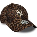 shapka-izvita-leopard-reguliruem-9forty-leopard-cosy-na-new-york-yankees-mlb-ot-new-era