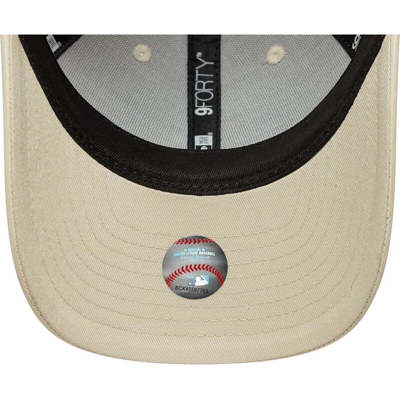 shapka-izvita-bezhov-snapbek-9forty-m-crown-pu-diamante-na-los-angeles-dodgers-mlb-ot-new-era