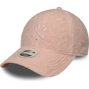 shapka-izvita-roza-snapbek-rosa-9forty-m-crown-winter-borg-na-new-york-yankees-mlb-ot-new-era