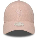 shapka-izvita-roza-snapbek-rosa-9forty-m-crown-winter-borg-na-new-york-yankees-mlb-ot-new-era