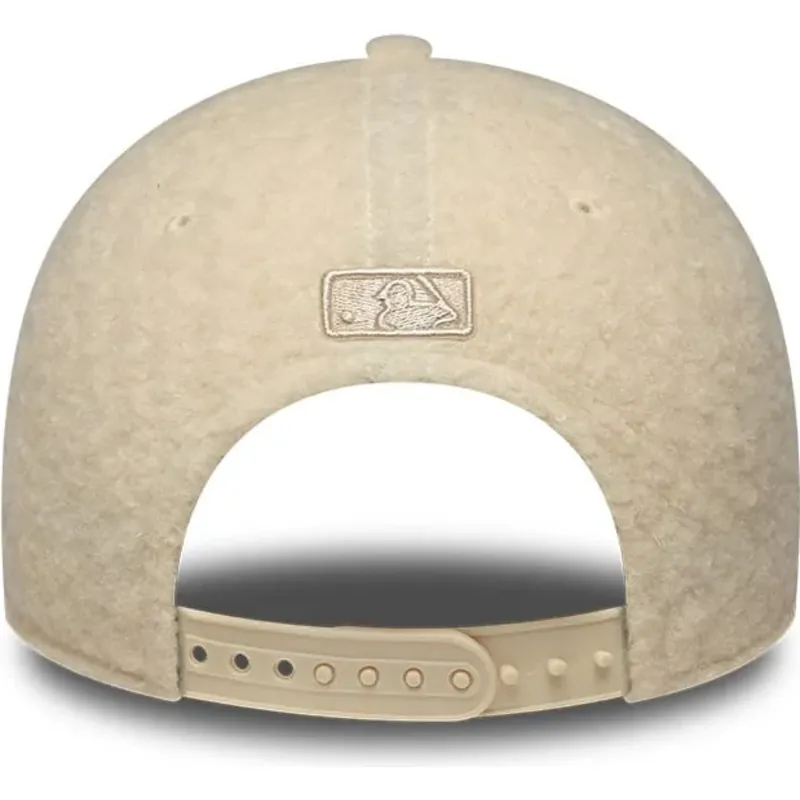 shapka-izvita-bezhov-snapbek-9forty-m-crown-winter-borg-na-los-angeles-dodgers-mlb-ot-new-era shapka-izvita-bezhov-snapbek-9forty-m-crown-winter-borg-na-los-angeles-dodgers-mlb-ot-new-era