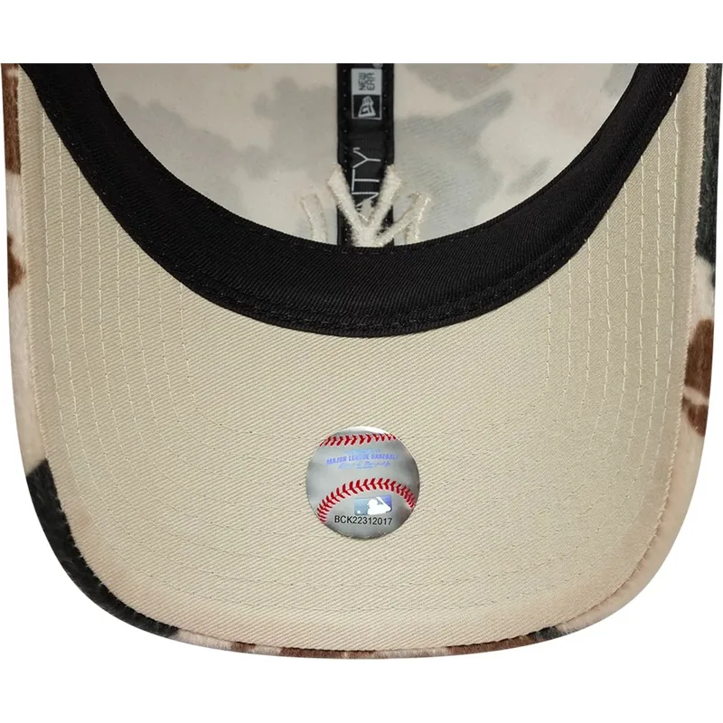 shapka-izvita-kafyav-reguliruem-9twenty-animal-print-na-new-york-yankees-mlb-ot-new-era