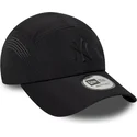shapka-izvita-traker-cherna-snapbek-runner-tech-midi-na-new-york-yankees-mlb-ot-new-era