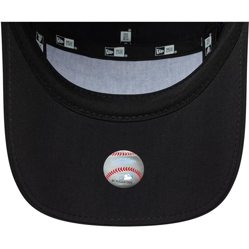 shapka-izvita-traker-cherna-snapbek-runner-tech-midi-na-new-york-yankees-mlb-ot-new-era