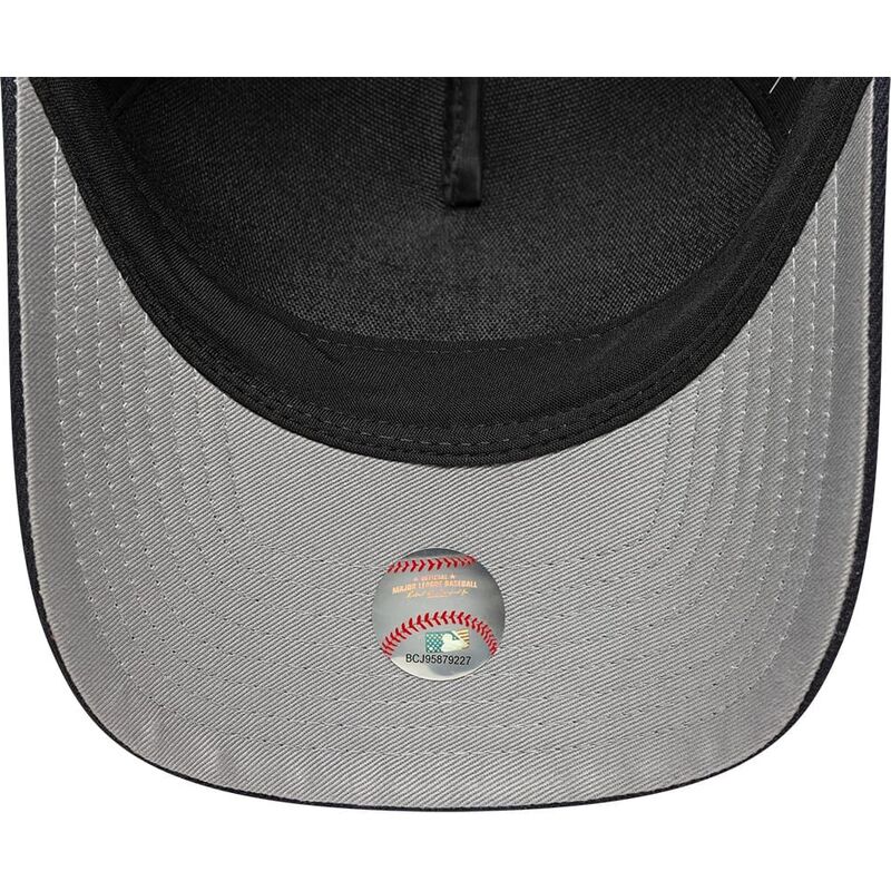 shapka-izvita-tmnosin-snapbek-9forty-m-crown-a-frame-emblem-na-new-york-yankees-mlb-ot-new-era shapka-izvita-tmnosin-snapbek-9forty-m-crown-a-frame-emblem-na-new-york-yankees-mlb-ot-new-era